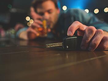 Der junge Mann hatte 1,34 Promille im Blut, als er den Unfall verursachte.