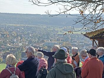 70 Senioren nahmen an der Weinbergswanderung der Senioren-Union in Hammelburg teil.