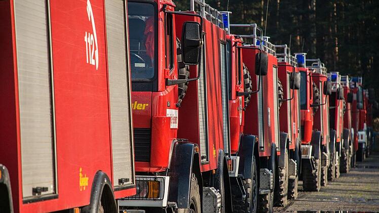 Statt Strand und Meer: Feuerwehr überall.