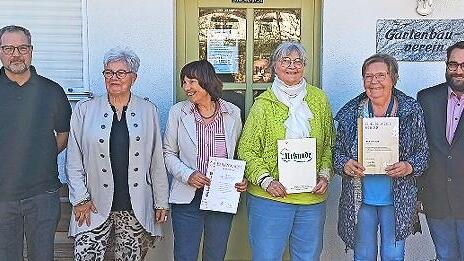 Kreisvorsitzender Markus Stockmann (rechts) und neuer 1. Vorsitzender Christian Volpert (links) ehrten (von links): Evelyn Sitzmann, Ursula Wiegel, Gudrun Binder und Ingrid Simon (Egid Gärtner, Gerlinde Schäfer, Bianca Scherpf und Rudi Zeier fehle...
