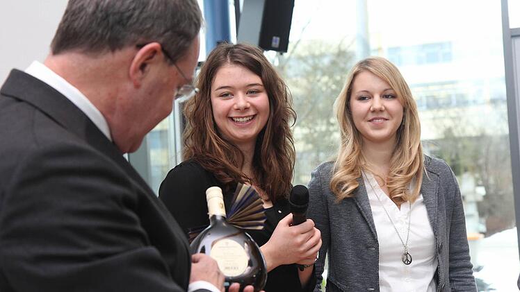 Würzburger Bürgerspital - "das steht führt Qualität, wie die bayerischen Hochschulen", so kommentierte der Minister sein Geschenk.