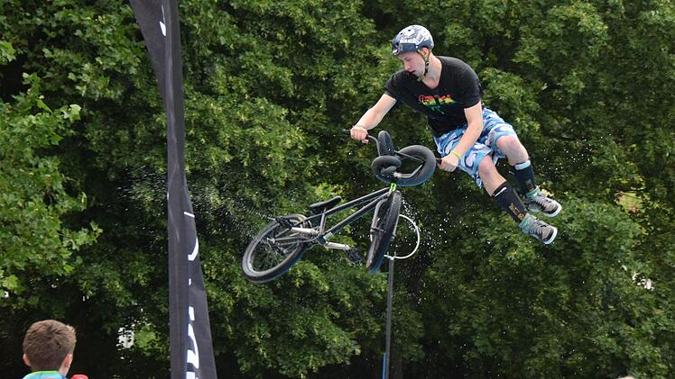 Wassertag beim Jugendfestival YouCo im Aquaria Freibad in CoburgFoto: Ronald Rinklef