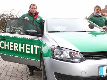 Timo Schneider (24) und Andi Kreutzer (53) sind zwei der knapp 40 SEK-Mitarbeiter. Foto: Jürgen Gärtner