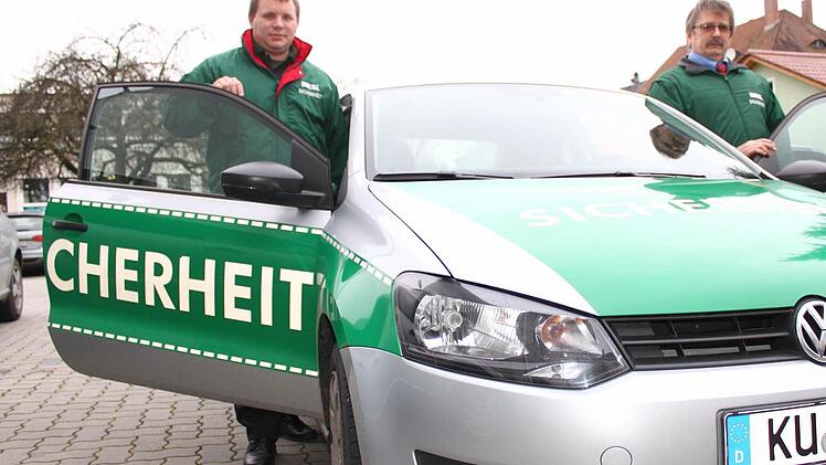 Timo Schneider (24) und Andi Kreutzer (53) sind zwei der knapp 40 SEK-Mitarbeiter. Foto: Jürgen Gärtner