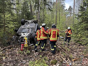 Heroldsberg: SUV reißt Schneise in den Wald – Fahrer kam ums Leben