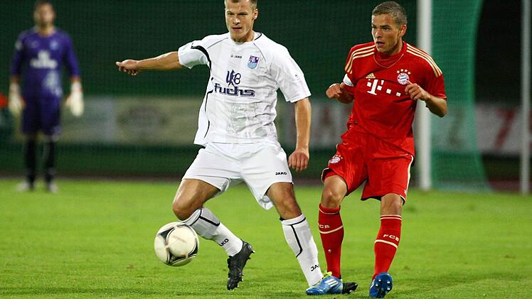 Nichts anbrennen l&auml;sst FCE-Innenverteidiger Johannes Bechmann (links) gegen Bastian Fischer.