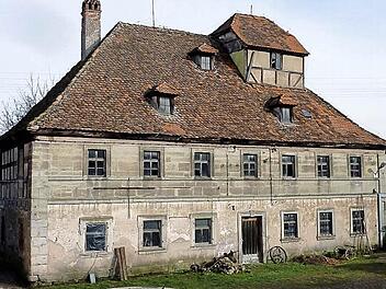Die historische Mühle am Ortseingang von Burgebrach soll saniert werden.  Fotos: Elke Pieger