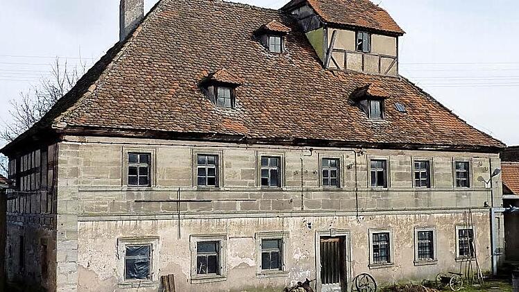 Die historische Mühle am Ortseingang von Burgebrach soll saniert werden.  Fotos: Elke Pieger