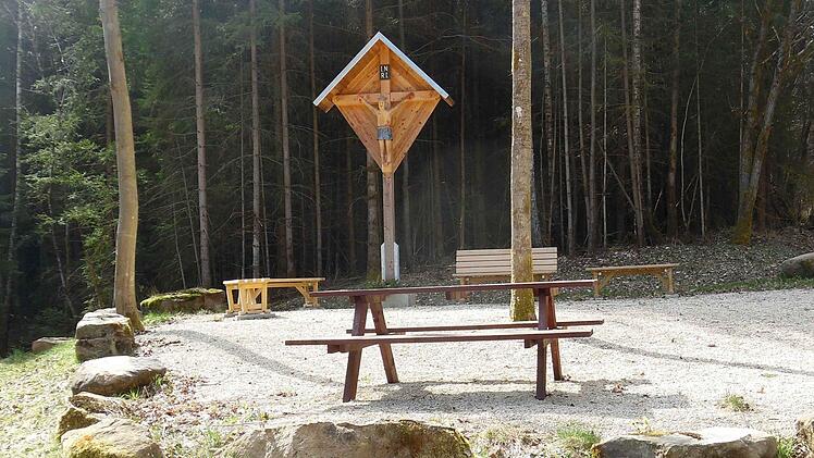 Das Trieber Waldkreuz Foto: Günter Reinlein