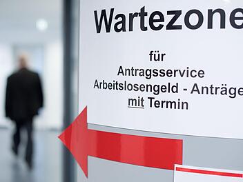 An Anrufbeantworter gescheitert? Arbeitsloser Bayer hängt im Ausland fest - nun muss er Strafe zahlen