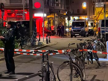 Zwei Personen in Hamburg verletzt aufgefunden