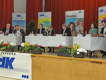 die Podiumsteilnehmer der unterschiedlichen Parteien  Foto: Karl Heinz Wirth