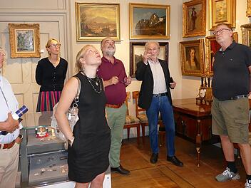 Im Kunstauktionshaus Schlosser findet sich eine faszinierende Mischung niveauvoller Objekte aus mehreren Jahrhunderten.