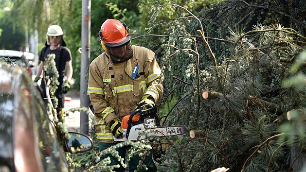 Bayreuth: "Heftiges Unwetter" sorgt f&uuml;r zahlreiche Eins&auml;tze