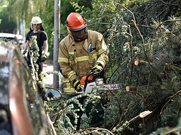 Bayreuth: "Heftiges Unwetter" sorgt f&uuml;r zahlreiche Eins&auml;tze