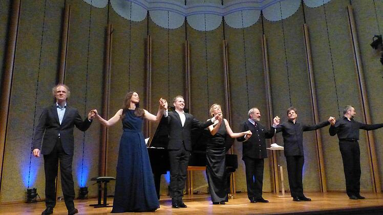 Am Ende des ersten Teils: Siegfried Mauser, Jan Philip Schulze, Karol Kozlowski, Wolfgang Holzmair, Olivia Vermeulen, Caroline Melzer und Axel Bauni