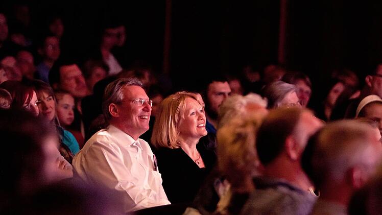 Begeistertes Publikum beim Gastspiel von Sebastian Reich und Nilpferddame Amanda im Coburger KongresshausFoto: Jochen Berger