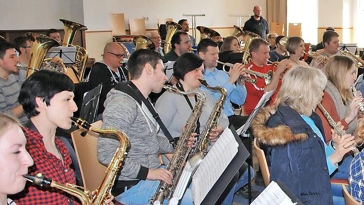 Bei einem Probenwochenende übten die Ebelsbacher Musiker die Stücke für das Konzert.  Foto: Ewald Stretz