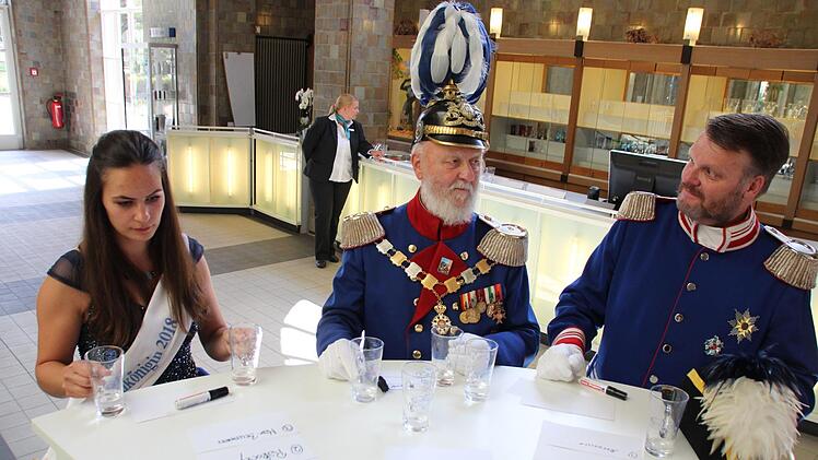 Blindverkostung mit Bad Kissinger Heilwassern. Foto: Benedikt Borst