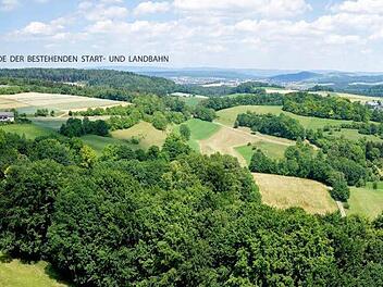 Blick über die Brandensteinsebene nach Lützelbuch heute. Gegner eines Flugplatzneubaus behaupten, dieser sei überflüssig, weil sich die Landebahn auf der Brandensteinsebene auch verlängernlasse. Foto: CDM