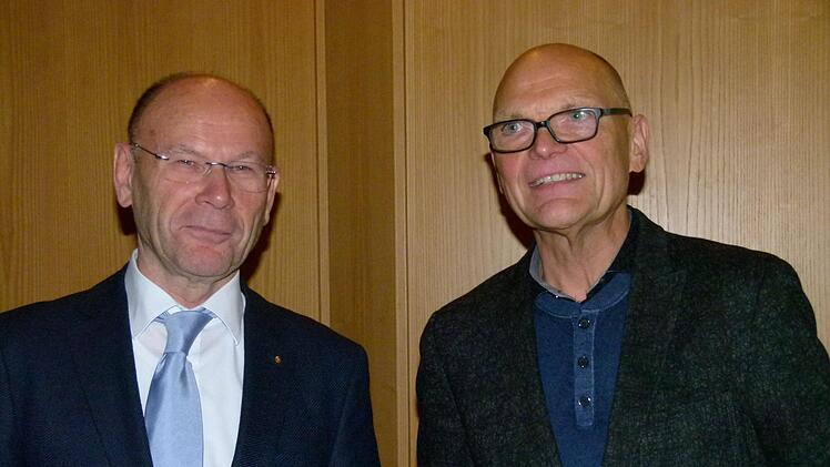 Professor Johannes Dietl (links) und Dr. Georg Knoblach lieferten bedrückende Fakten. Foto. Marion Krüger-Hundrup