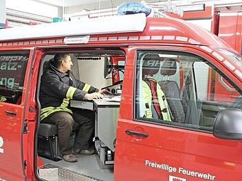 Die Haßfurter Feuerwehr bekommt einen Einsatzleitwagen. Unser Bild zeigt ein ähnliches Fahrzeug bei einer anderen Feuerwehr.  Foto: Stefan Brunner
