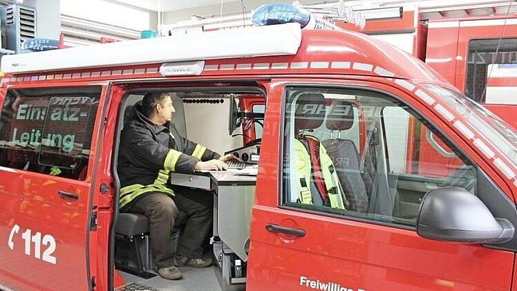 Die Haßfurter Feuerwehr bekommt einen Einsatzleitwagen. Unser Bild zeigt ein ähnliches Fahrzeug bei einer anderen Feuerwehr.  Foto: Stefan Brunner