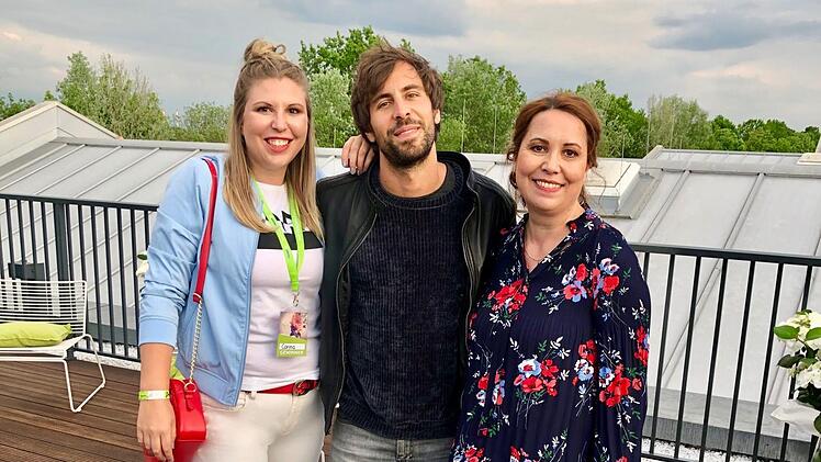 Carina Möckel (links) und ihre Mutter lernten Musiker Max Giesinger kennen. Foto: privat