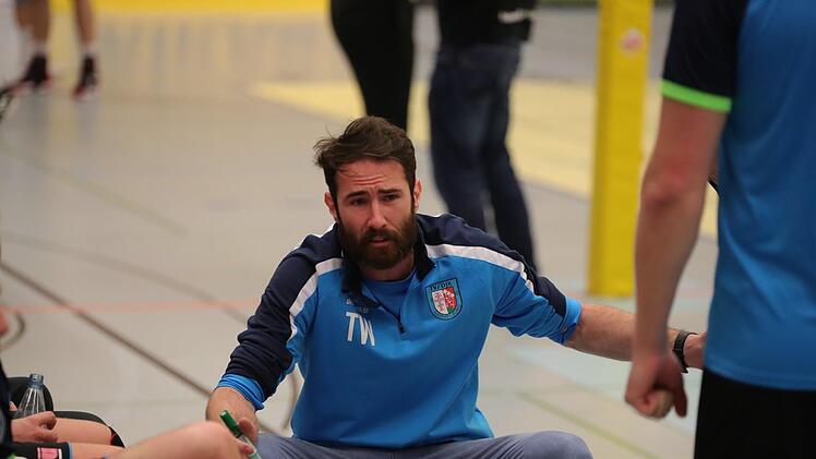 Nach &uuml;berstandener Krankheit wieder an der Seitenlinie: Volleys-Coach Thiago Welter. Foto: Jens Feistel