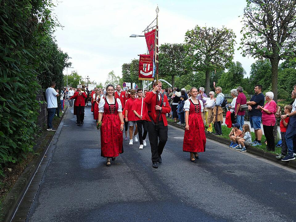 Großer historischer Festzug durch Bad Kissingen!