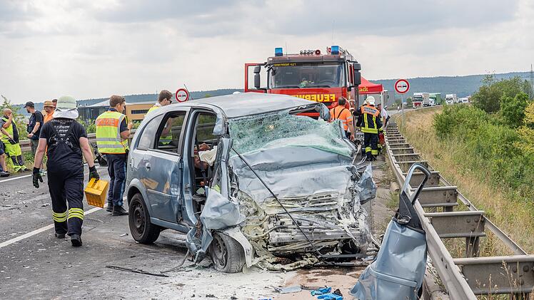 Strullendorf: Autofahrer stirbt bei Unfall auf der B505