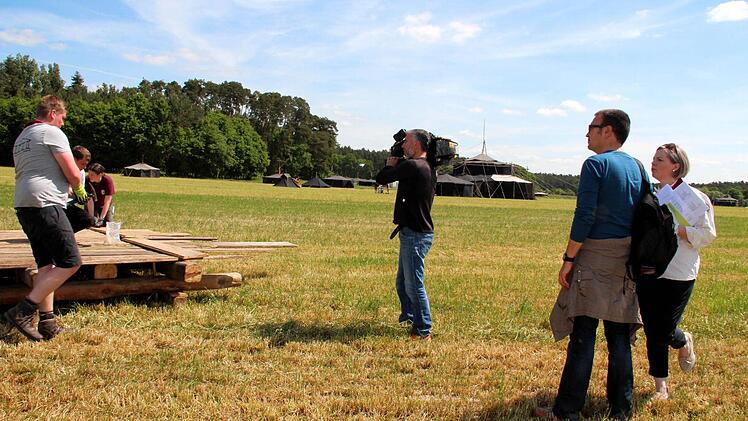 Hier wird das große Feuer für Montag vorbereitet. Foto: Johanna Blum