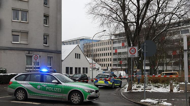 Aufregung bei zwei Firmen in Nürnberg und Fürth: Unbekannte Pakete haben größere Polizeieinsätze ausgelöst.  Foto: NEWS5 / Merzbach