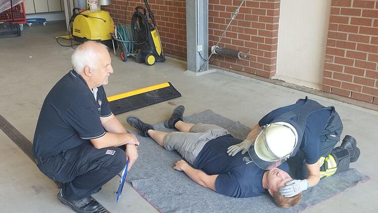 Bubenreuth: Quereinsteiger der Feuerwehr wurden gepr&uuml;ft - auch neue Maschinisten zeigten ihr K&ouml;nnen