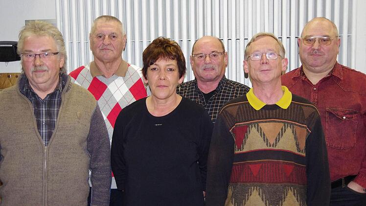 Seit mindestens 25 Jahren Mitglied: Ingbert Koska, Klaus Schönwiesner, Manuela Koska, Reinhard Behr, Jürgen Reichert und der neue stellvertretende Vorsitzende  Horst Sterker (von links).