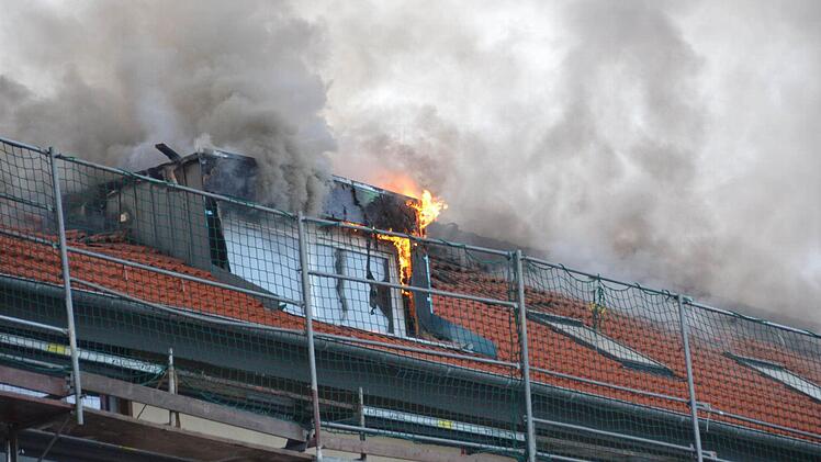 Brand in der Pfalzstraße in Bad Kissingen. Foto: Peter Rauch