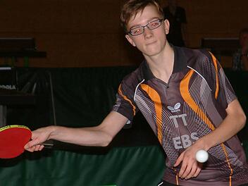 Yannick Hecker vom TSV Ebermannstadt gewann zwar im Finale der A-Schüler den ersten Satz, gab die folgenden Durchgänge aber ab. Somit landete er auf dem zweiten Rang. Fotos: Hans Franz
