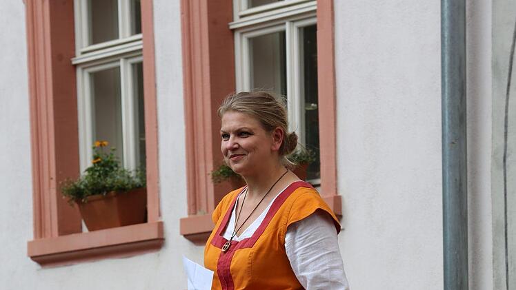 Claudia Kind begrüßt die Gäste.  Thomas Malz