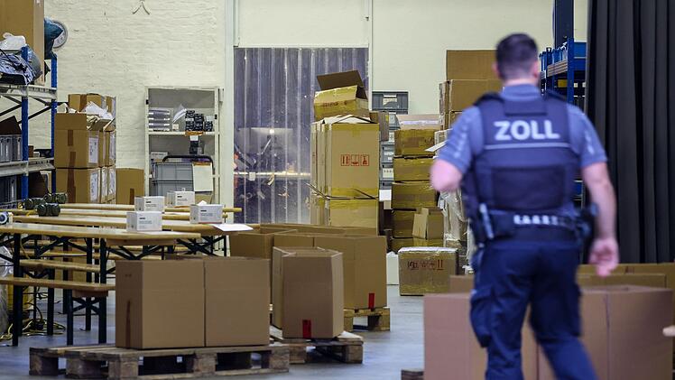 Europaweite Razzia wegen Millionenbetrugs mit Mogel-Handys
