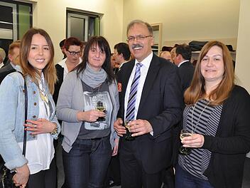 Im Gespräch: Bürgermeister Johannes Wegner mit (von links) der neuen Leiterin des Kindergartens Poppenlauer, Heike Deuschler sowie Anja Eußner und Anette Thornton vom Erhard Klement Haus Foto: Daniel Wiener