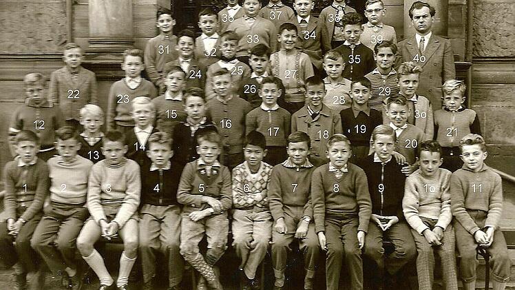 Wolfgang Boller (Nummer 3) in der Klasse 1d des Schuljahrs 1959/60. Im Buch hat Boller auch die anderen Namen zusammengetragen. Foto: privat