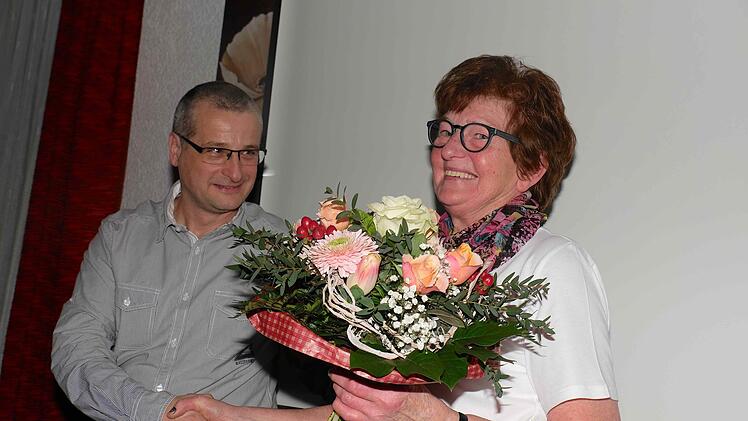Vorsitzender Helmut Hämel dankte Gerda Ebert für die gute Bewirtung. Am Jahresende wird das Gasthaus schließen. Gerd Schaar