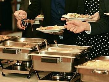Eine Horde Menschen plünderte am Muttertag ein China-Buffet in Hagen. Es herrschten tumultartige Zustände. Symbolfoto: pixabay.com/congerdesign
