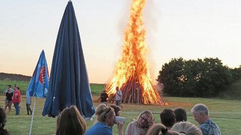 Das Johannisfeuer war von weit her zu sehen. Foto: privat