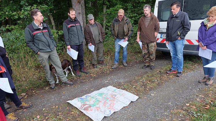 Die Waldbegehung des Gemeinderats von Thundorf fand noch vor dem Lockdown statt. Foto: Philipp Bauernsschubert