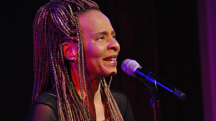Jocelyn B. Smith ist eine charismatische Künstlerin, die nicht nur durch ihre begnadete Stimme ihr Publikum zum Toben bringt.  Foto: Peter Klopf