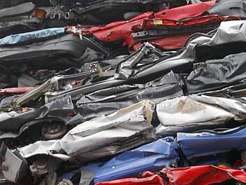 Für alte Autos gab es sie schon einmal, für alte Ölheizungen soll es sie bald geben: die Abwrackprämie. Symbolbild:  Oliver Berg/dpa/Archiv
