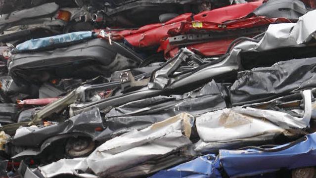 Für alte Autos gab es sie schon einmal, für alte Ölheizungen soll es sie bald geben: die Abwrackprämie. Symbolbild:  Oliver Berg/dpa/Archiv