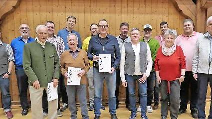 Unser Foto zeigt (hinten, von links): Vorsitzenden Michael Schultze, Walter Kuhn, Horst Krapf, Hans Laterveer, Moritz Kaiser, Stefan Metz, Timo Schlereth, Heiko Lochner, Steffen Suckfüll und (vorne, von links): Erwin Markert, Alois Fuchs, Rainer M...