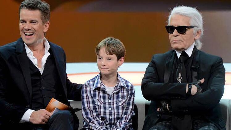 Moderator Markus Lanz (l), Wettpate Karl Lagerfeld (r) und Kinderwettkandidat Julian Andreas Zude.